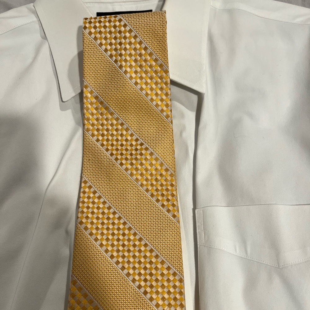 Yellow tie by JosABank